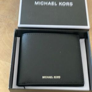 Michael Kors Wallet new in box. Andy